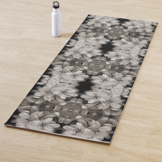Tapis De Yoga Fleurs Printanières Noir Et Blanc Abstrait (En situation)