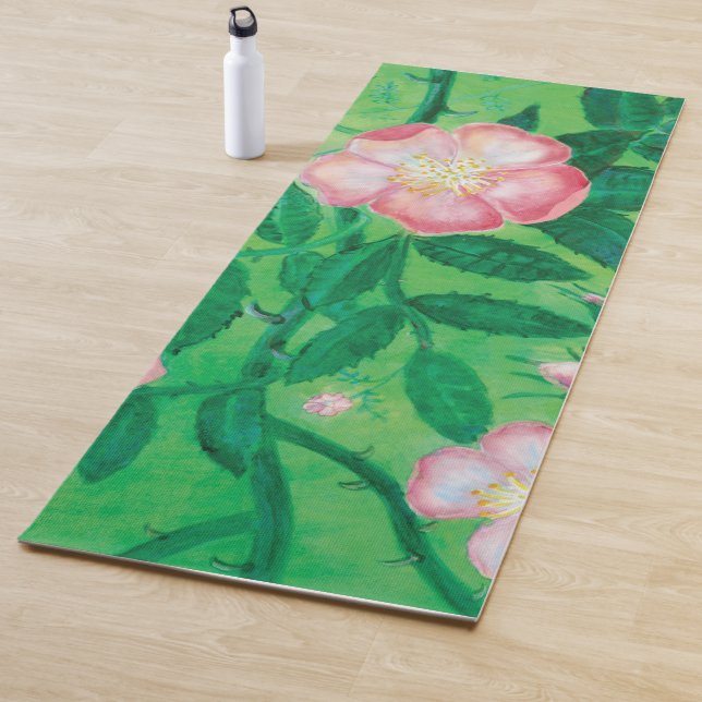 Tapis De Yoga Fleurs roses sauvages (En situation)