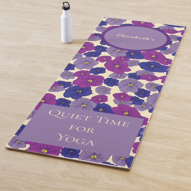Tapis De Yoga Fleurs violettes temps calme pour le motif de yoga (En situation)