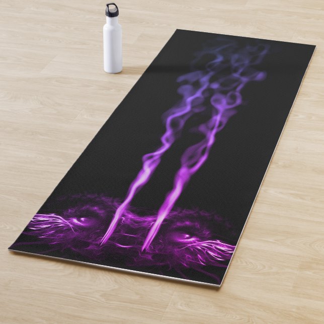 Tapis De Yoga Fumée de dragon noir et violet (En situation)