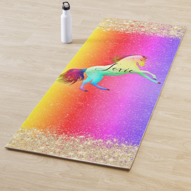 Tapis De Yoga Glittery Rainbow Unicorn Personnalisé (En situation)