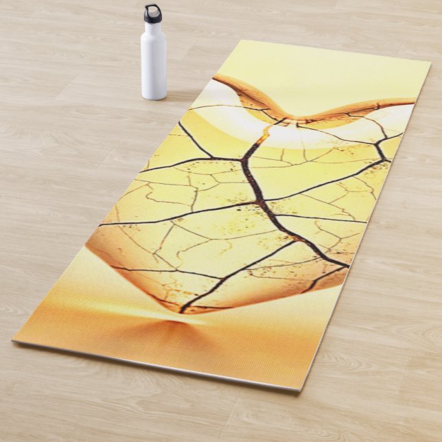Tapis De Yoga Golden Cracked Heart Art (En situation)