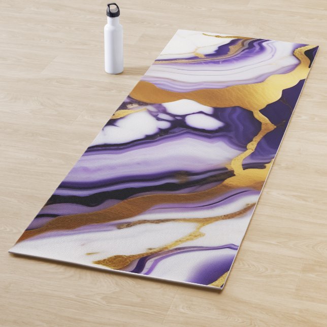 Tapis De Yoga Gras Trendy violet jaune or faux marbre (En situation)