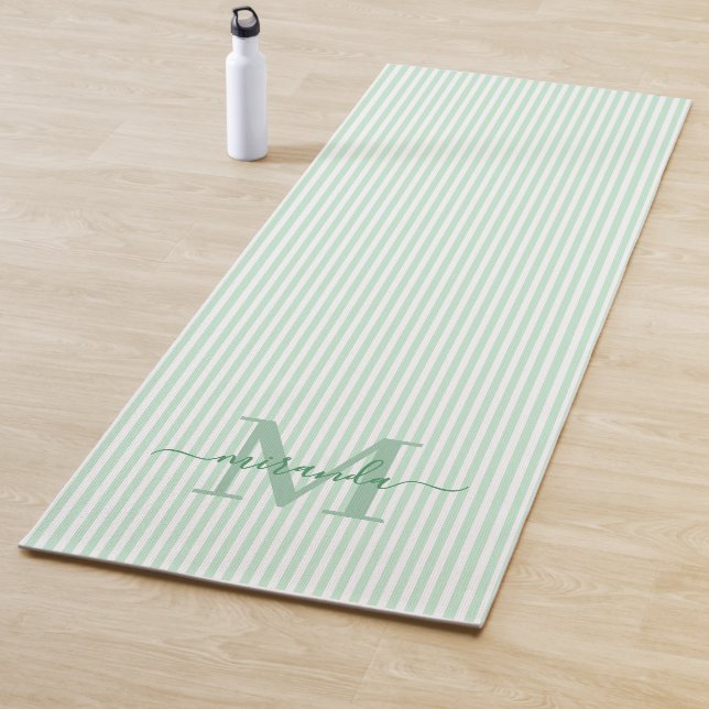 Tapis De Yoga Green & White Stripes Monogram Name (En situation)