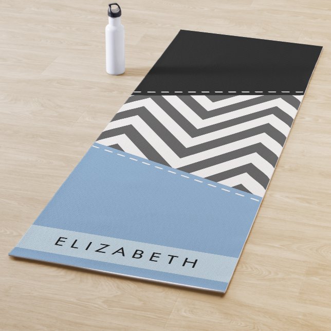 Tapis De Yoga Grey Zigzag, Grey Chevron, Bleu, Votre Nom (En situation)