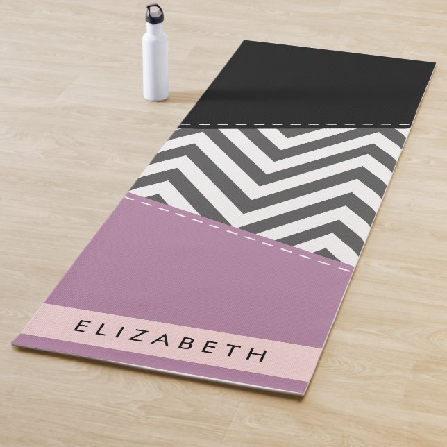 Tapis De Yoga Grey Zigzag, Grey Chevron, Purple, Votre Nom (En situation)