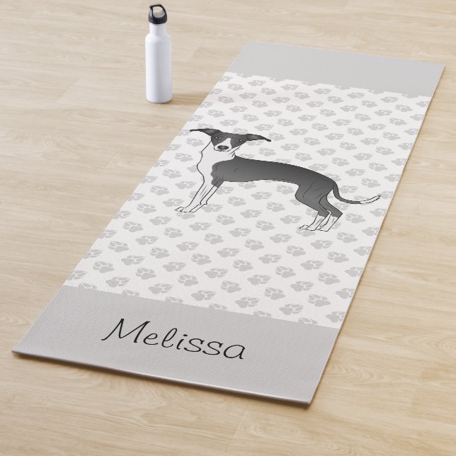 Tapis De Yoga Gris Italien Noir Et Blanc Avec Nom Personnalisé (En situation)