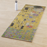 Tapis De Yoga Gustav Klimt Le Baiser<br><div class="desc">The Kiss est le tableau le plus emblématique et le plus célèbre de Gustav Klimt. C'est un beau tableau doré d'un couple profondément amoureux partageant un moment romantique d'un baiser passionné. Obtenez vos idées cadeaux de haute qualité et des produits merveilleux avec ce merveilleux chef-d'oeuvre. Consultez notre boutique pour en...</div>