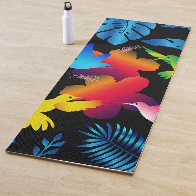 Tapis De Yoga Hummingbirds tropicaux d'été à feuilles foncées (En situation)