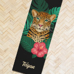 Tapis De Yoga Jolie jungle léopard Art Floral | Noir | Nom<br><div class="desc">Ce somptueux tapis de yoga présente un léopard dessiné à la main et peint, avec des feuilles de jungle tropicale et une fleur d'hibiscus rose vif sur un arrière - plan de couleur personnalisé (en noir). Un modèle texte est inclus pour faciliter la personnalisation. Moderne, beau et coloré - fait...</div>