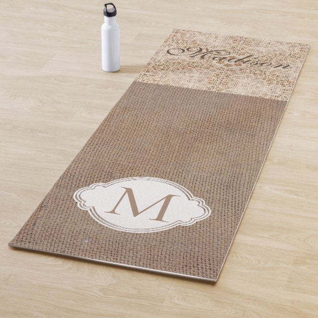 Tapis De Yoga Lace Burlap Moderne Rustique Tendance Monogramme (En situation)
