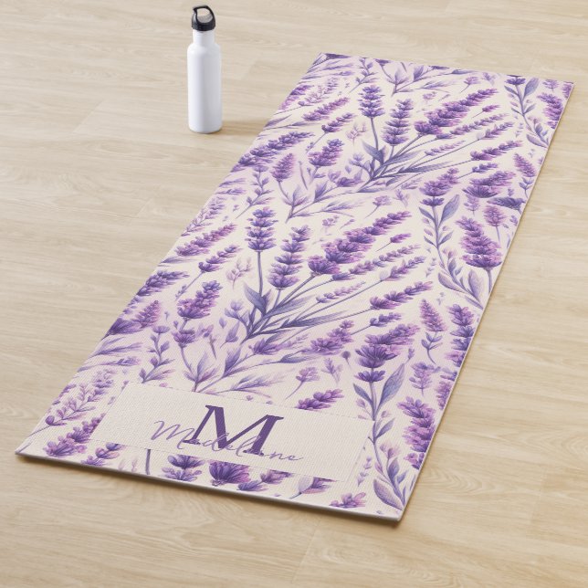 Tapis De Yoga Lavande Rustique Motif Floral Nom Chic Monogramme (En situation)