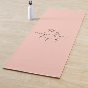 Tapis De Yoga L'aventure commence la calligraphie minimaliste