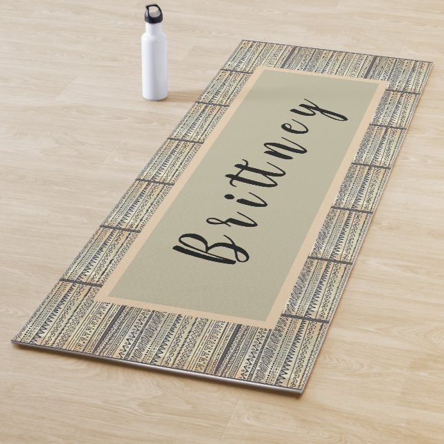 Tapis De Yoga Le Yoga Mat, un Motif tribal blanc et noir (En situation)