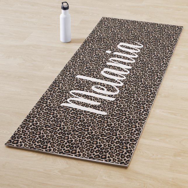 Tapis De Yoga Leopard Motif votre texte et votre couleur (En situation)