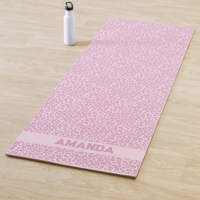 Tapis De Yoga Leopard rose chic personnalisé (En situation)