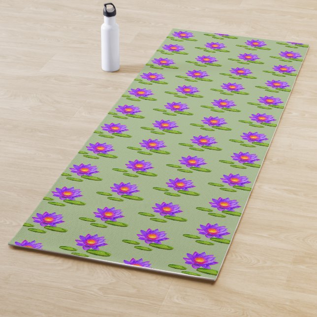 Tapis De Yoga Lotus Flowers & Lily Pads sur Laurel Green (En situation)