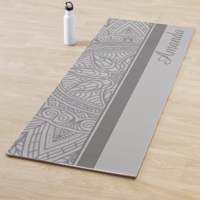 Tapis De Yoga Luxe Elegant Gris Noir Mandala Design Nom (En situation)
