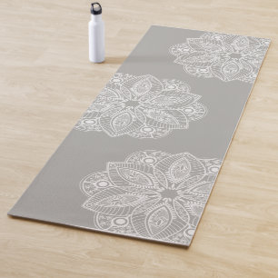 Tapis De Yoga Mandala blanc exotique sur Arrière - plan gris