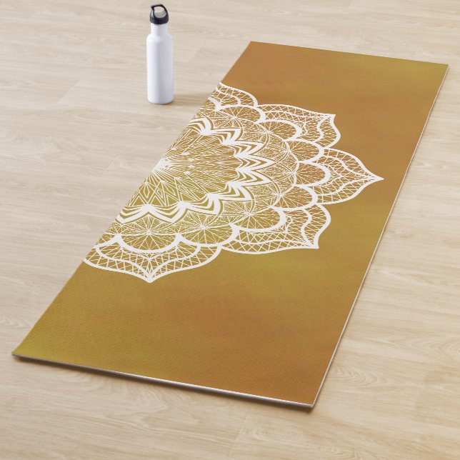 Tapis De Yoga Mandala blanc sur fond doré (En situation)