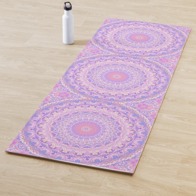 Tapis De Yoga Mandala bohème complexe aux couleurs psychédélique (En situation)