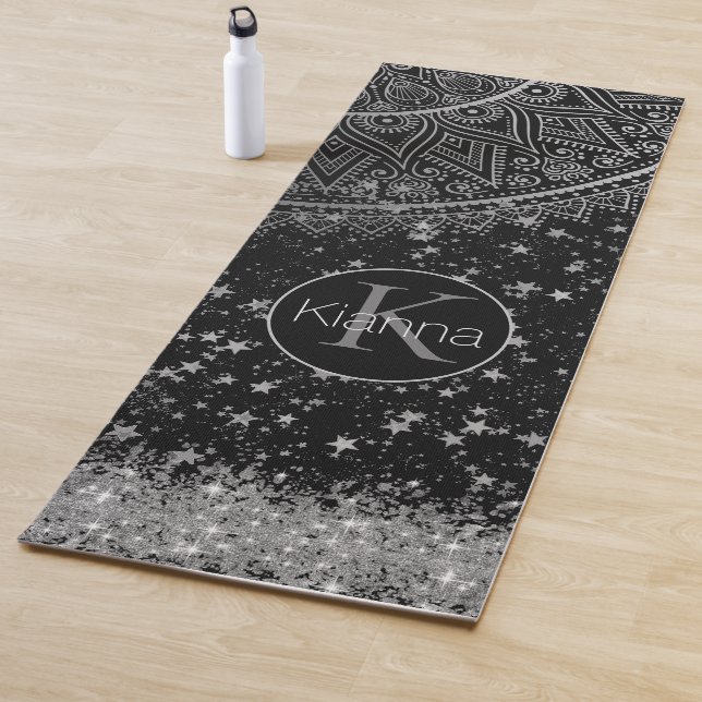 Tapis De Yoga Mandala envoûtant avec des étoiles d'argent sur no (En situation)