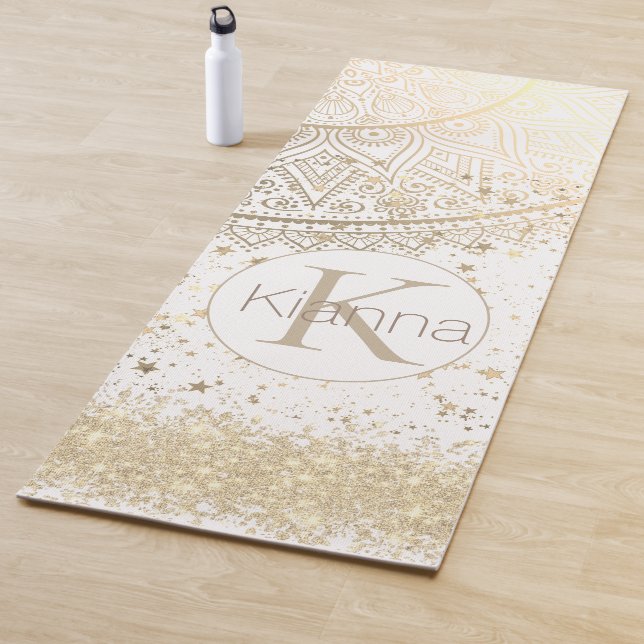 Tapis De Yoga Mandala envoûtant avec des étoiles d'or sur blanc (En situation)