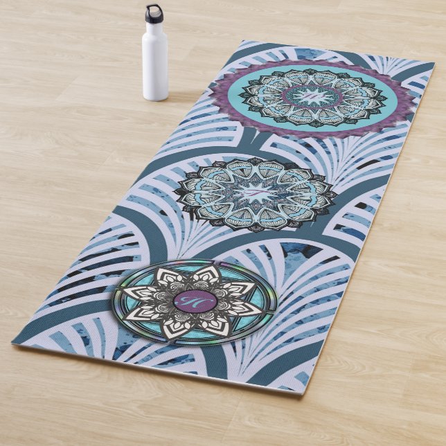 Tapis De Yoga Mandalas bleu violet personnalisé (En situation)