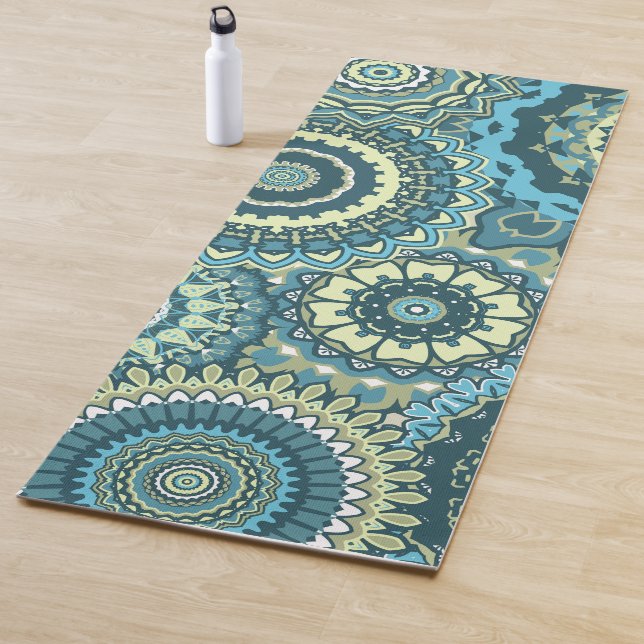Tapis De Yoga Mandalas verts multicolores (En situation)