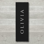 Tapis De Yoga Manteau de Yoga minimaliste noir et blanc<br><div class="desc">Personnalisez ce tapis de yoga noir et blanc avec votre nom.</div>