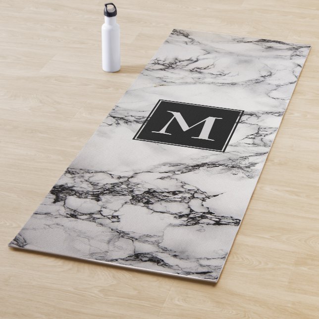 Tapis De Yoga Marbre noir et blanc monogramme (En situation)