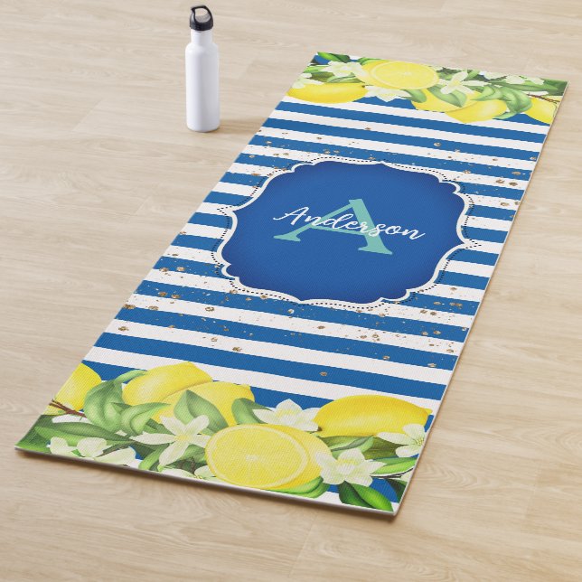 Tapis De Yoga Mat d'exercice citron et monogramme bleu (En situation)