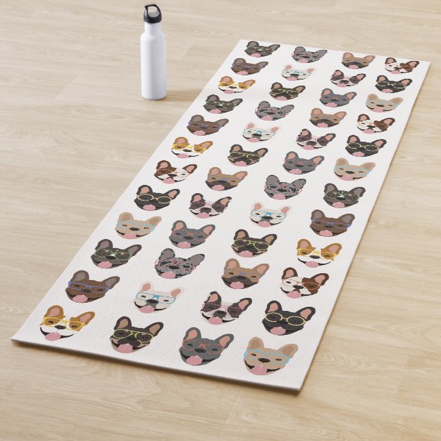 Tapis De Yoga Mignons Bulldogs français portant des lunettes (En situation)