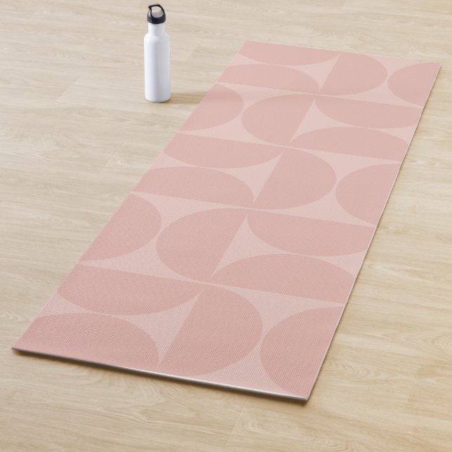 Tapis De Yoga Milieu du siècle moderne Motif Abstrait rose pâle (En situation)