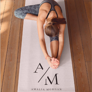 Tapis De Yoga Minimal Pastel rose initial et personnalisé