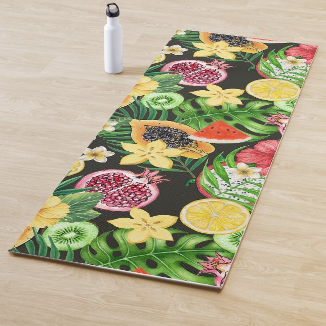 Tapis De Yoga Mix-fruits tropicaux, fleurs et feuilles en noir (En situation)