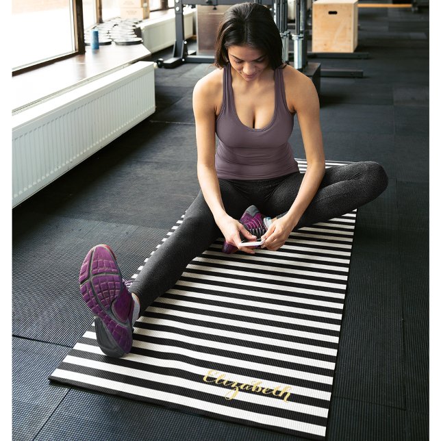 Tapis De Yoga Moderne Black White Stripes Gold Monogramme Exerci (Modern Black White Stripes Gold Monogram Exercise Yoga Mat)