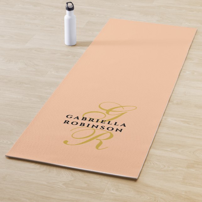 Tapis De Yoga Monogram Minimalist Peach Gold Black Stylish Chic (En situation)
