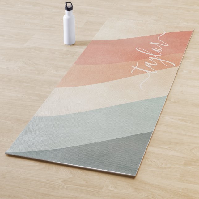 Tapis De Yoga Monogramme Abstrait Arc-en-ciel doux moderne (En situation)