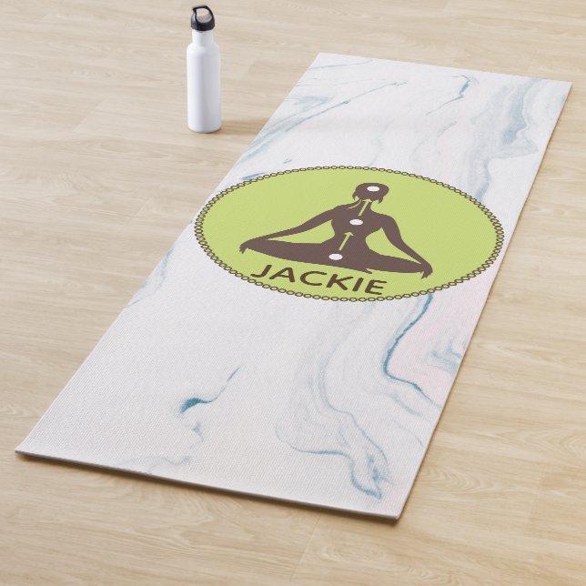 Tapis De Yoga Monogramme Brown Et Vert Pose De Yoga Silhouette (En situation)