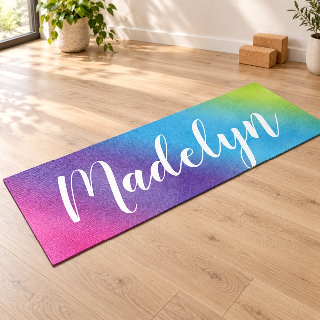 Tapis De Yoga Monogramme de nom de script aquarelle arc-en-ciel (Créateur téléchargé)