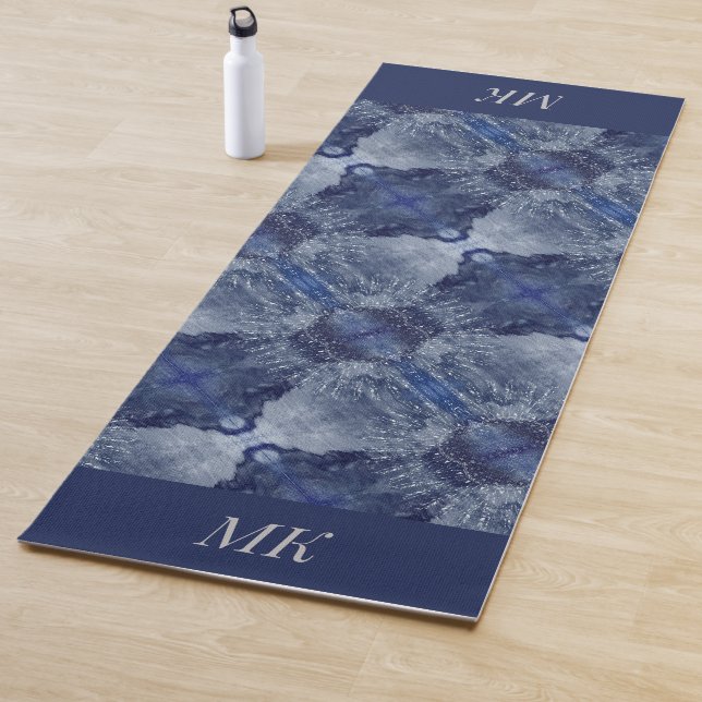 Tapis De Yoga Monogramme fractal bleu Yoga Mat (En situation)