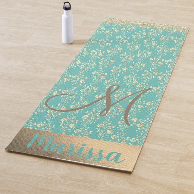 Tapis De Yoga Monogramme Gold Floral sur Green Turquoise Custom (En situation)