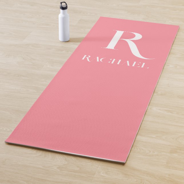 Tapis De Yoga Monogramme moderne Nom Rose élégant (En situation)