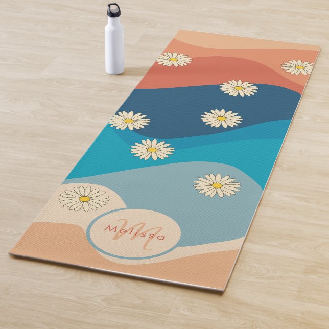 Tapis De Yoga Monogramme Motif des ondulations et marguerites ré (En situation)