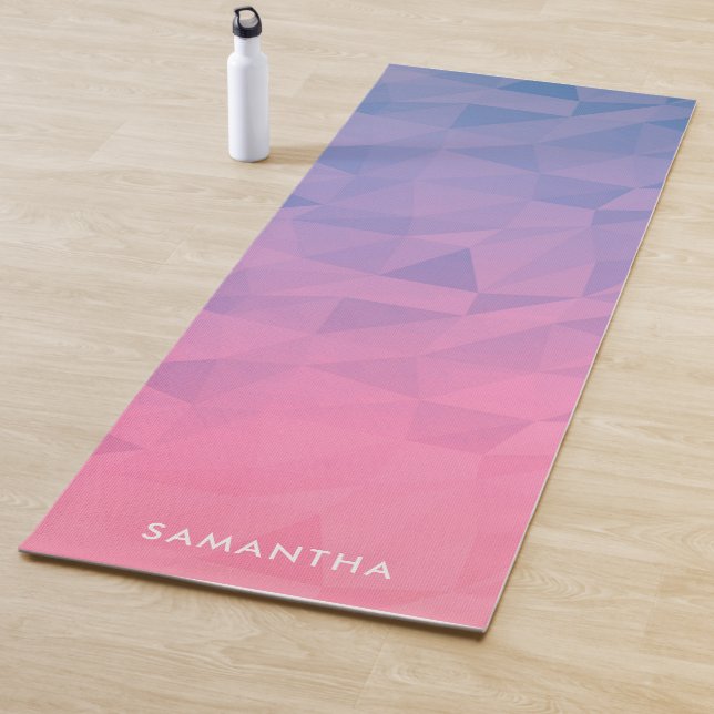 Tapis De Yoga Monogramme Motif géométrique violet et rose (En situation)
