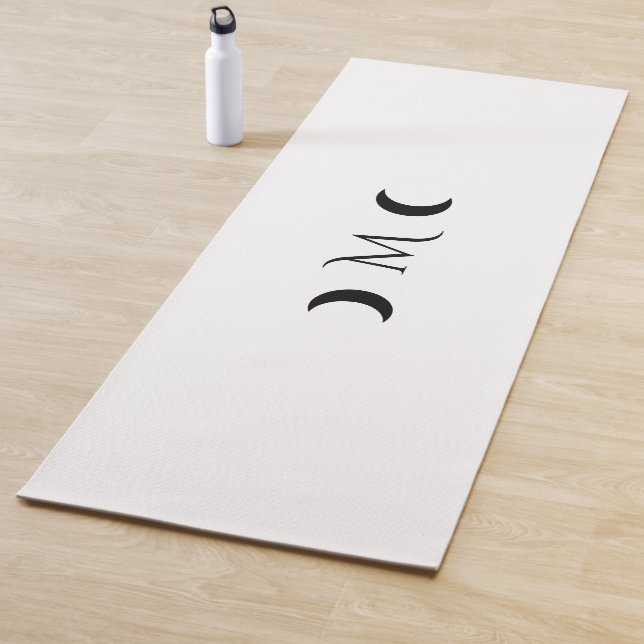 Tapis De Yoga Monogramme noir et blanc moderne des lunes de croi (En situation)