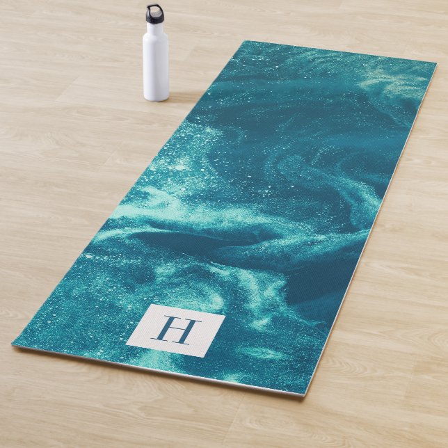Tapis De Yoga Monogramme océanique Turquoise (En situation)