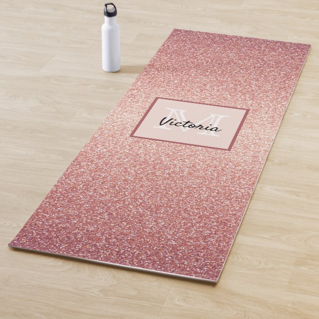 Tapis De Yoga Monogramme pailleté or rose (En situation)