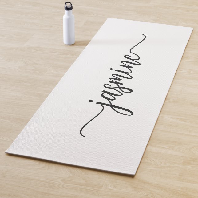 Tapis De Yoga Monogramme personnalisé blanc fillette Script de n (En situation)